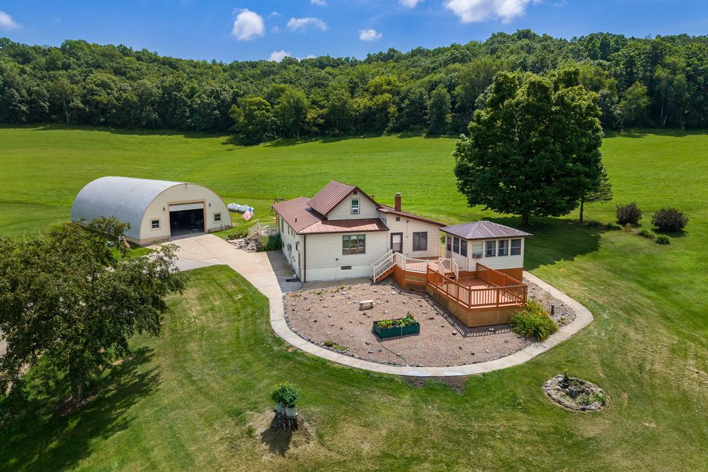 W15049 W Indies Rd, North Bend