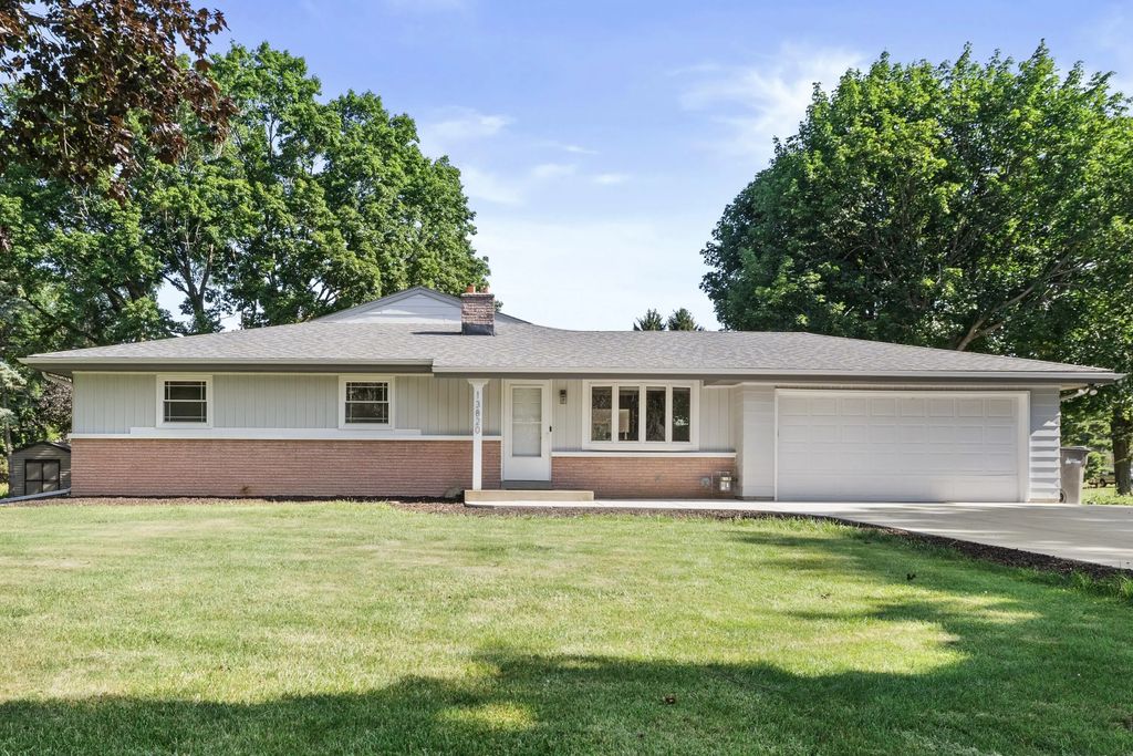 S67w13820 Hardwicke Pl, Muskego