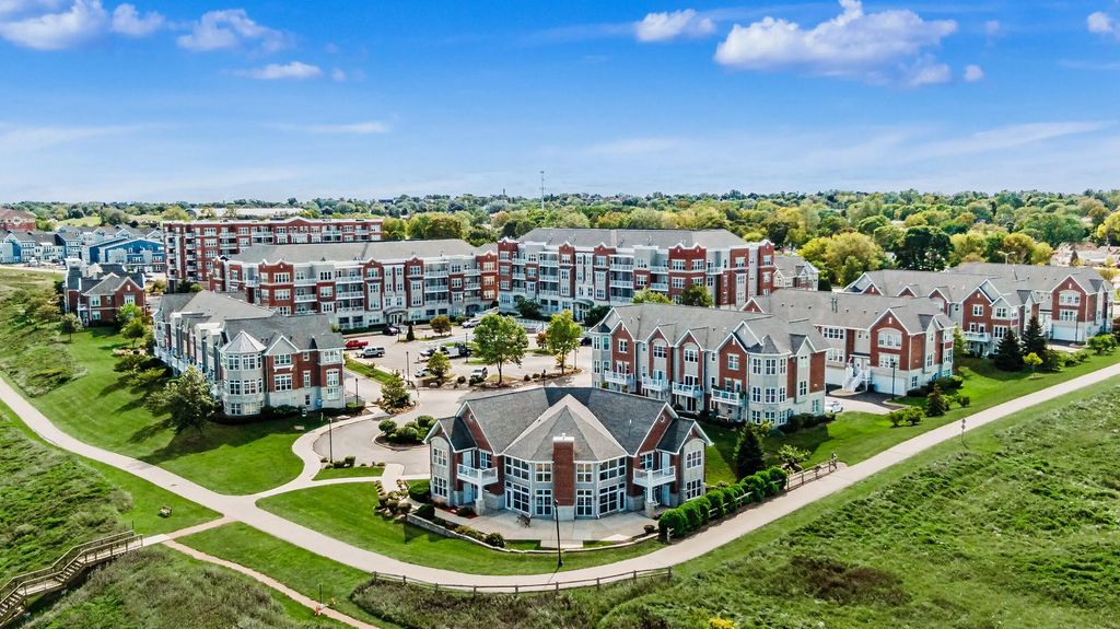 3862 S Lake Dr 105, Saint Francis