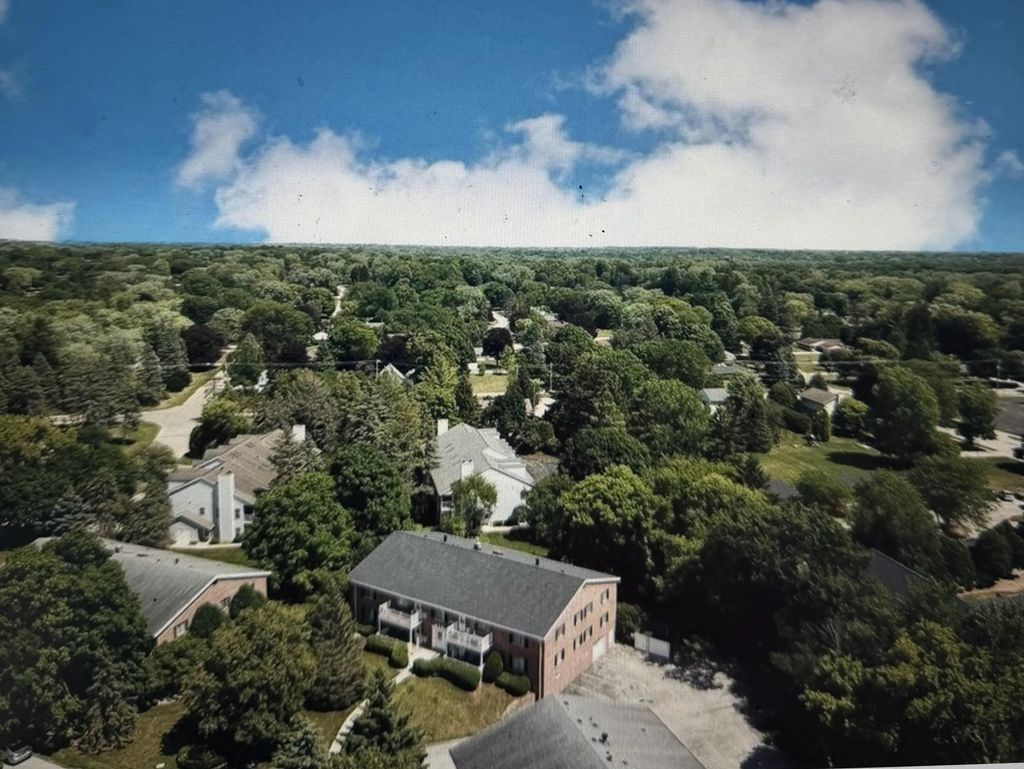 139 Heidel Rd 7, Thiensville