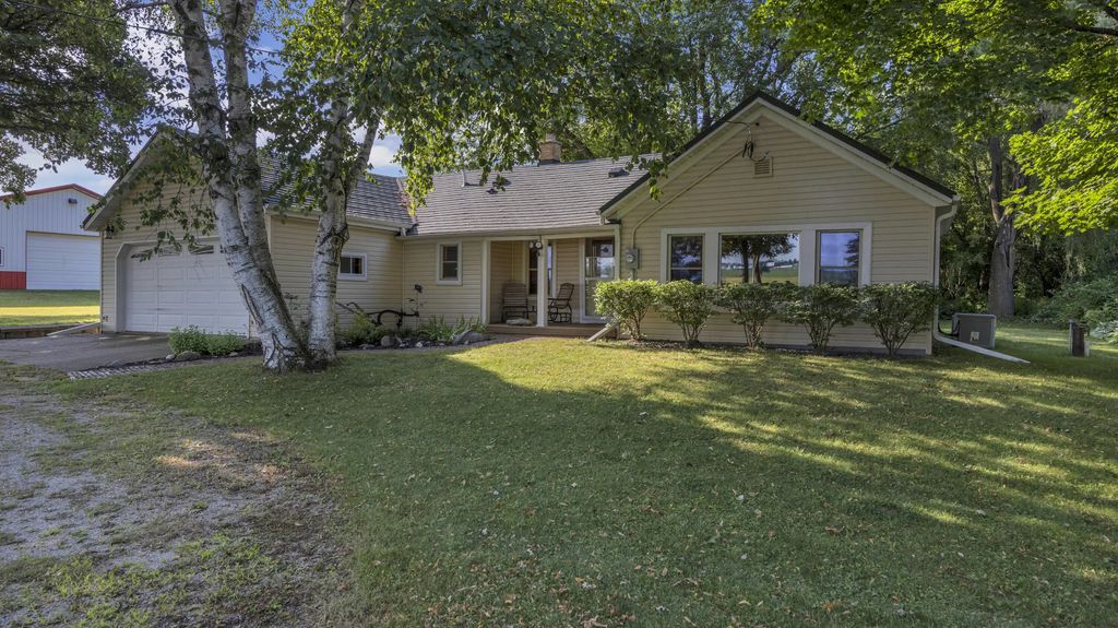 W5602 Lost Arrow Rd, Byron