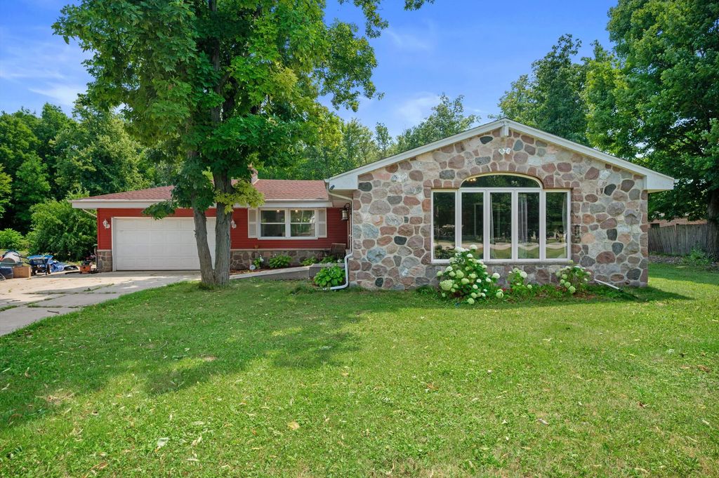 3631 E Elm Rd, Oak Creek