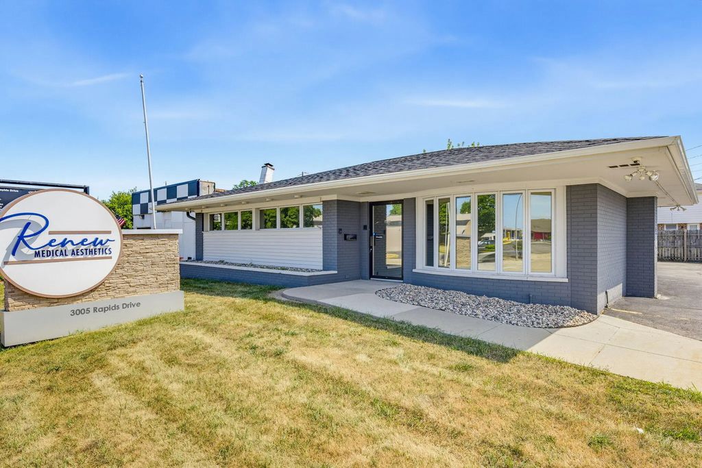 3005 Rapids Dr, Racine