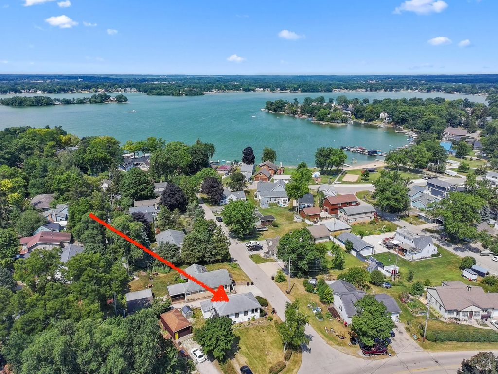 3404 Fischer Dr, Burlington