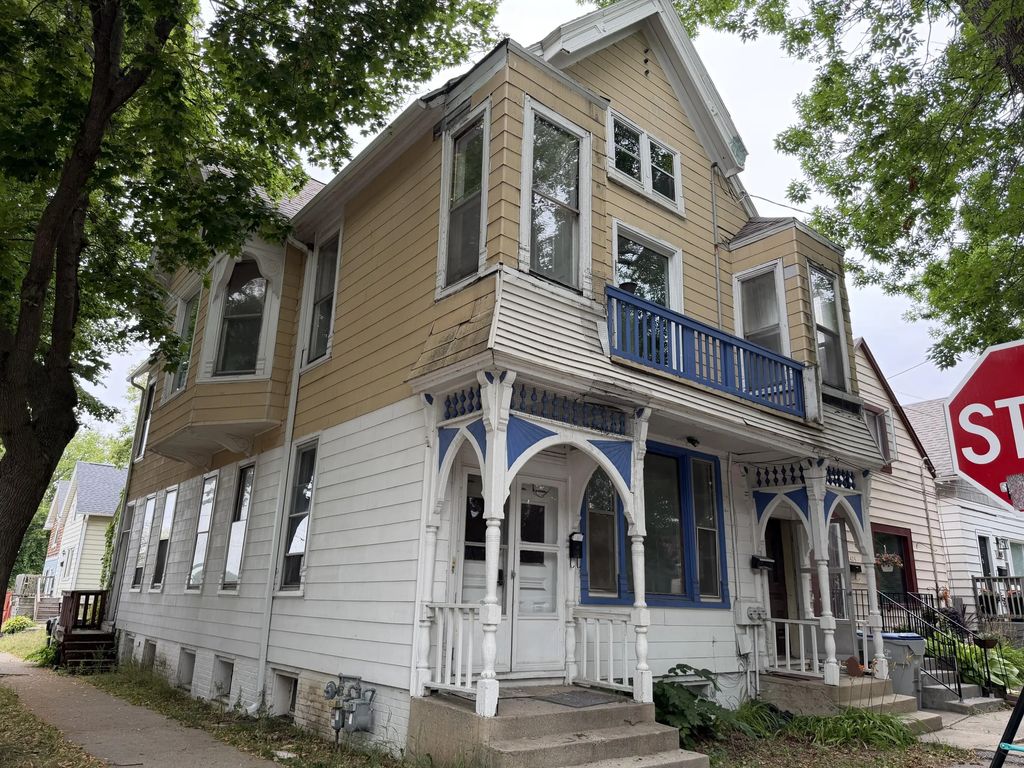 2477 S Burrell St 2479, Milwaukee