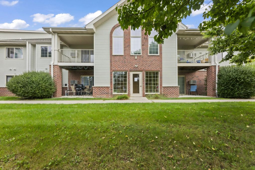 1064 Marietta Ave 214, Ixonia