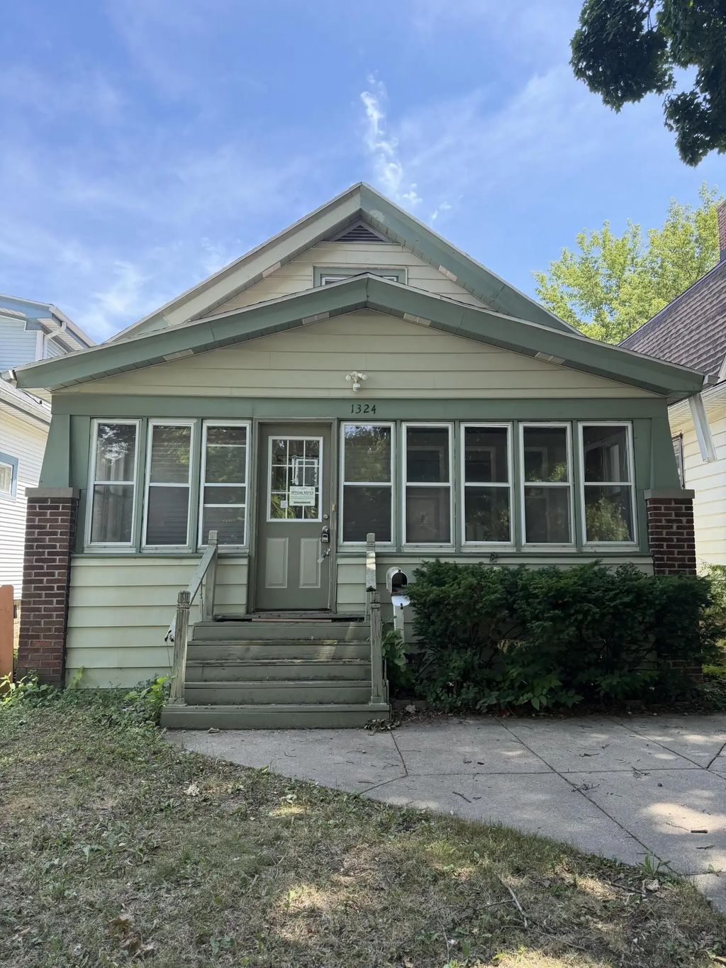 1324 S 77th St, West Allis