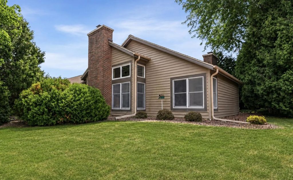 225 W Oak St, Grafton
