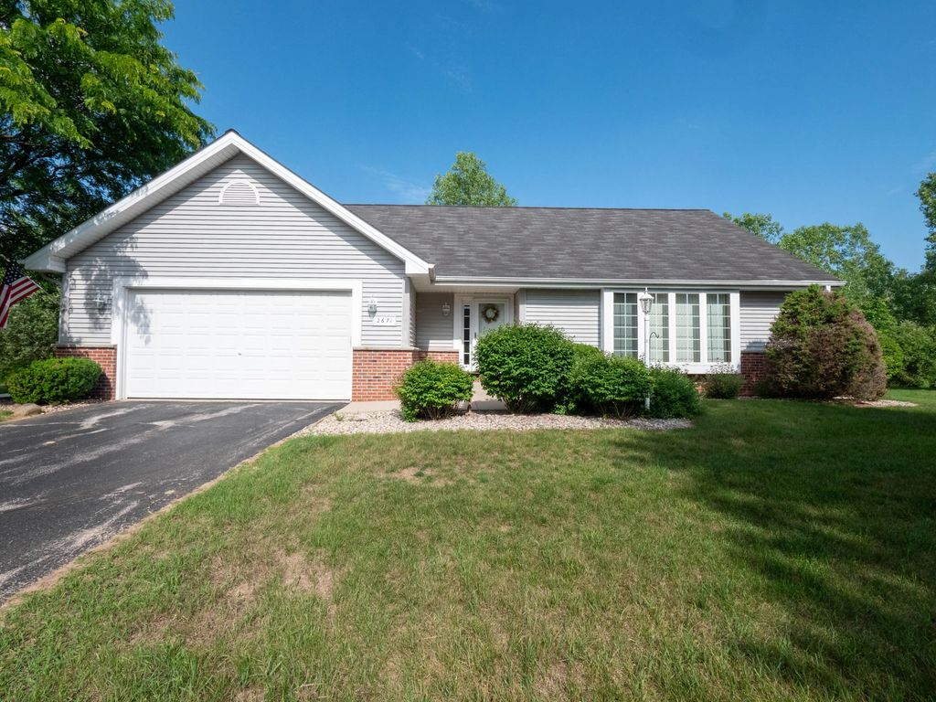 2671 W Wingate Ln, West Bend