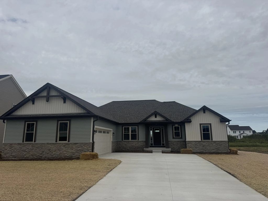 1276 Wild Rye Ln, Oconomowoc