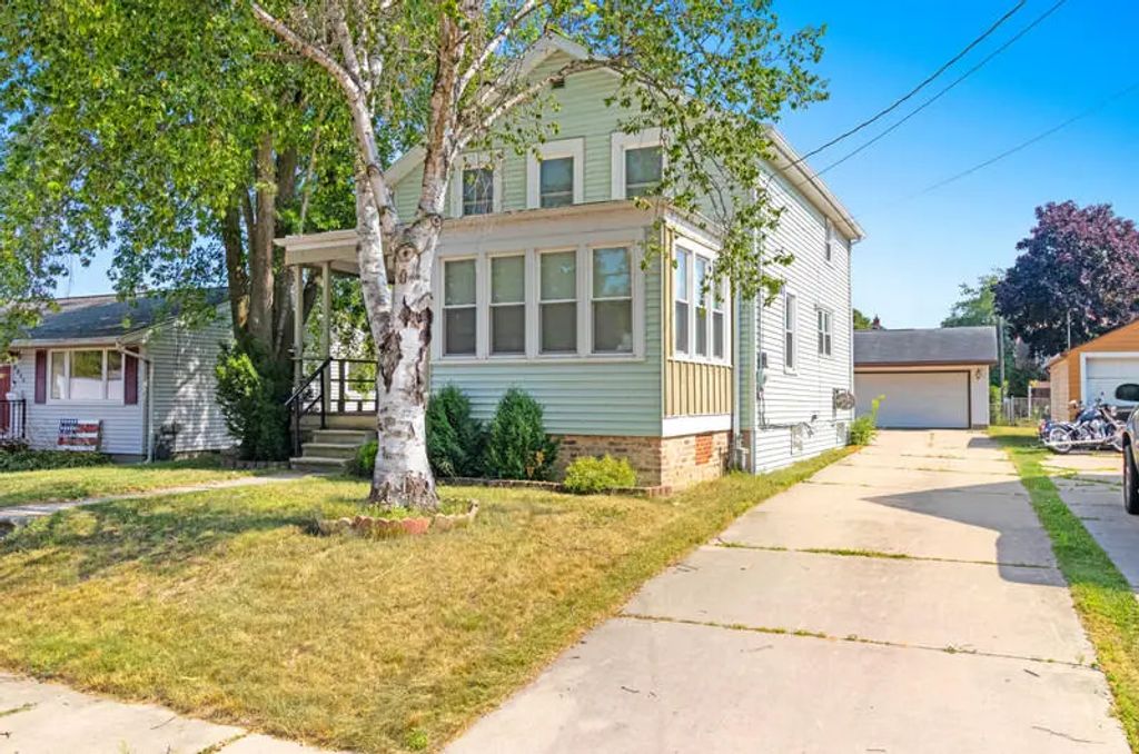 2515 16th St, Two Rivers
