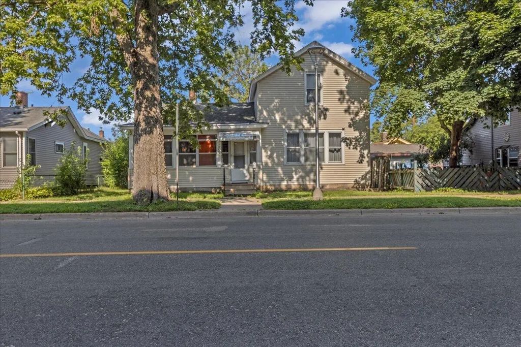 1306 7th St S, La Crosse