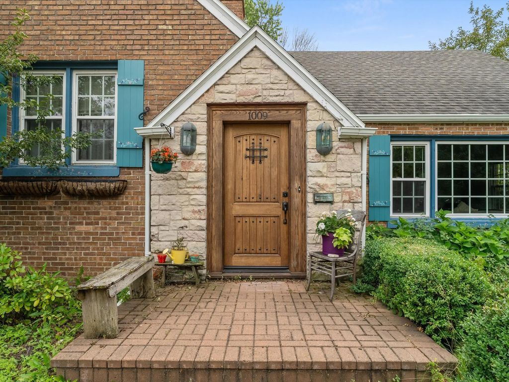 1009 Waldo Blvd, Manitowoc