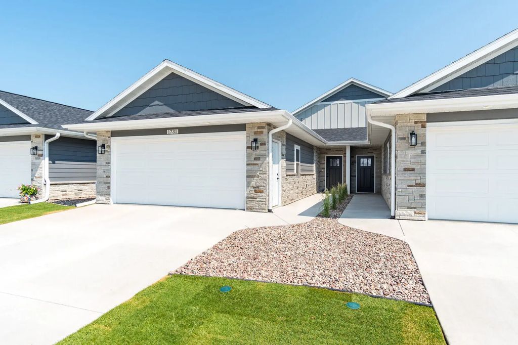1631 Red Clover St, Holmen