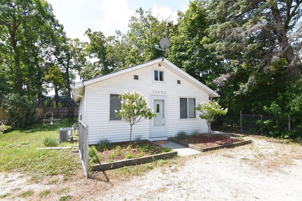 24603 70th St, Paddock Lake