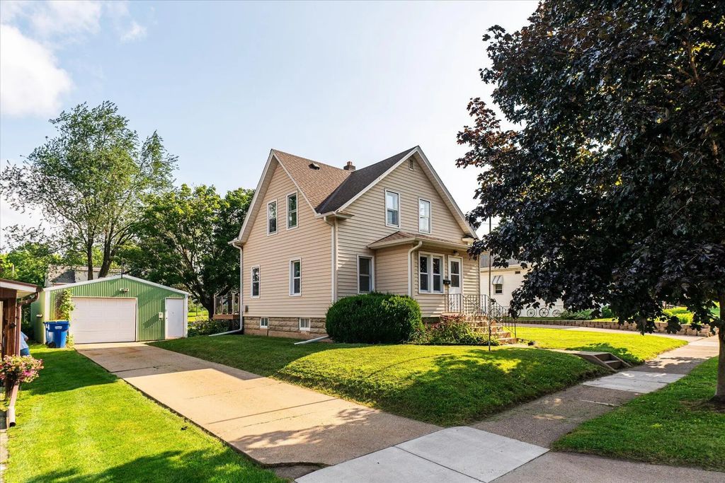 408 E Broadway St, Viroqua