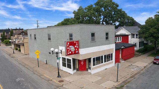 1303 Avon St 1301, La Crosse