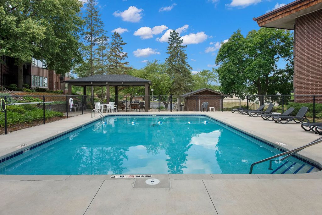 N85w15700 Ridge Rd 304, Menomonee Falls