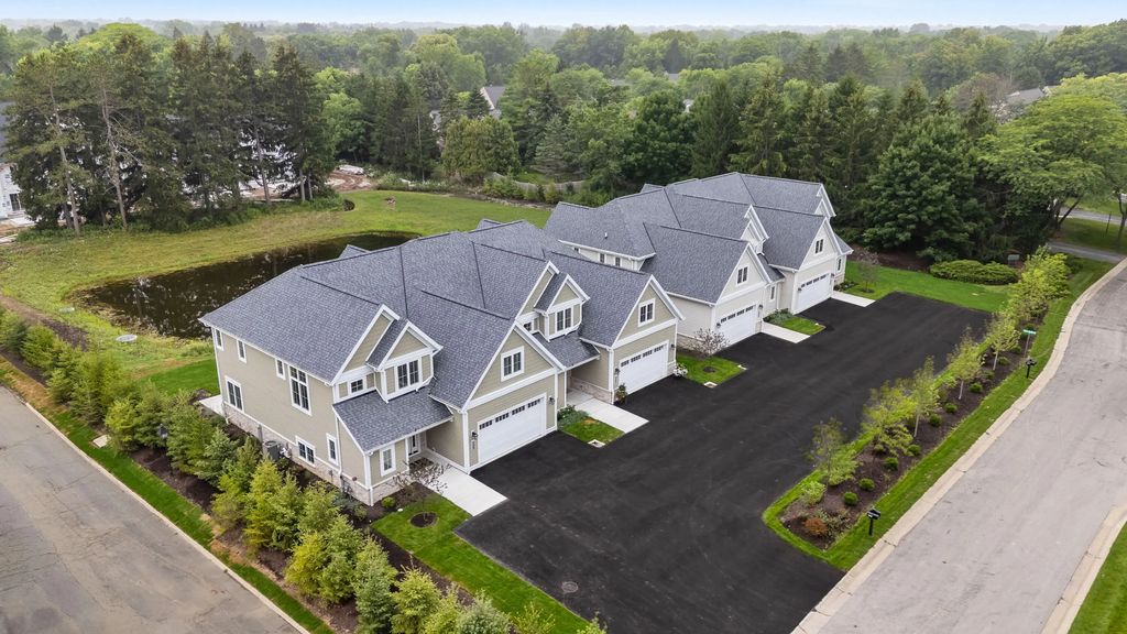 1407 W Eastbrook Dr, Mequon