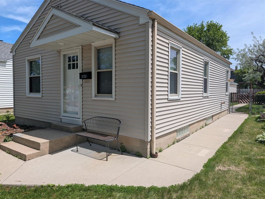 3130 S Clement Ave, Milwaukee