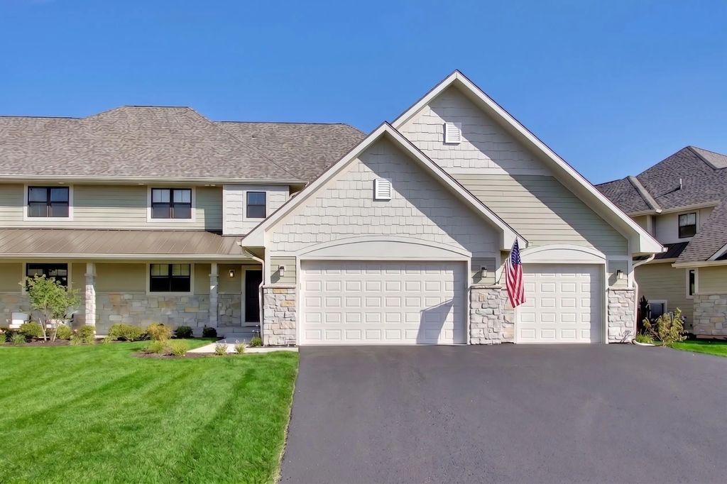 694 Eagleton Dr 34, Geneva