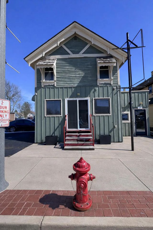 120 N Main St, Dousman