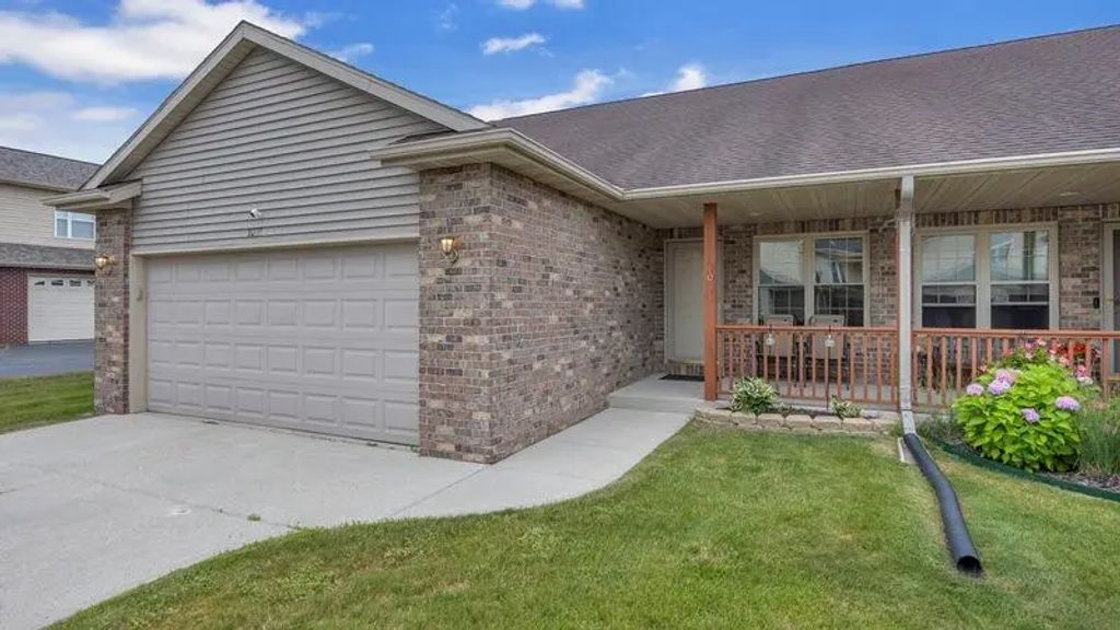 1031 Covington Dr, Sheboygan Falls