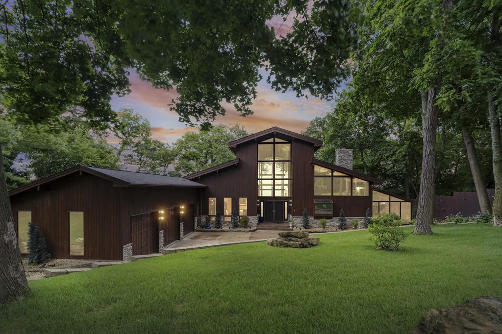 1555 Crescent Hills Dr, La Crescent