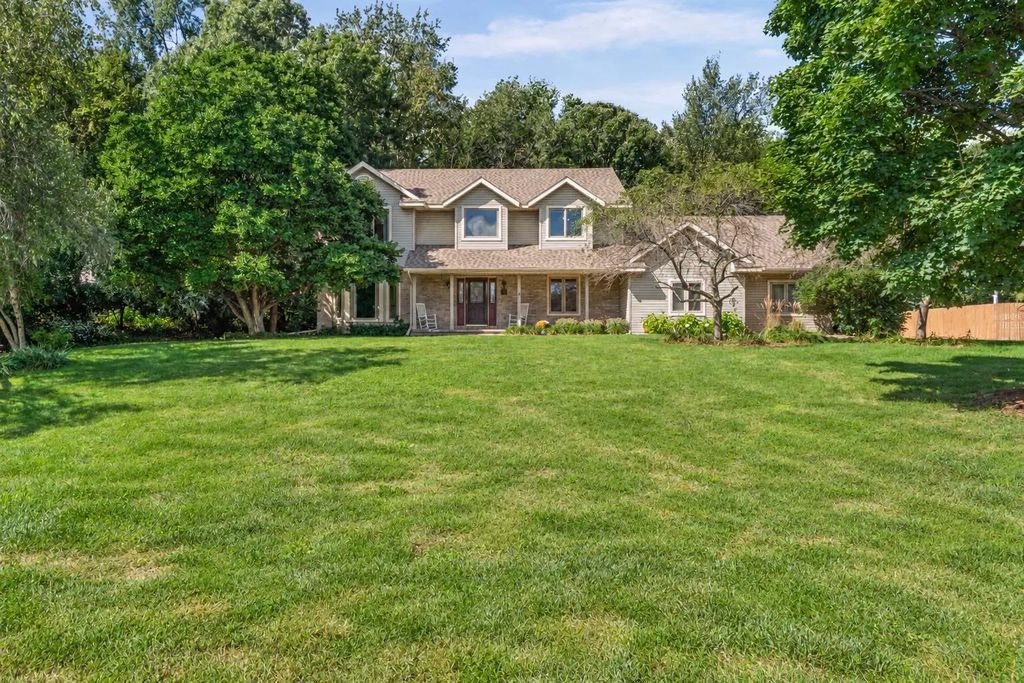 N7039 Pine Ln, Holland