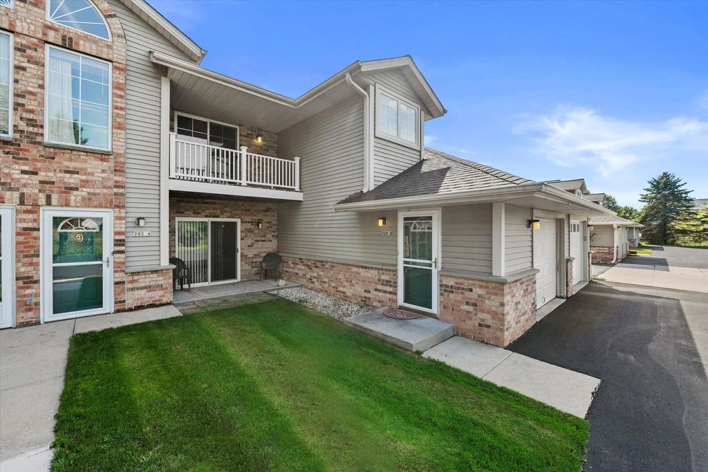702 Shepherds Dr 8, West Bend