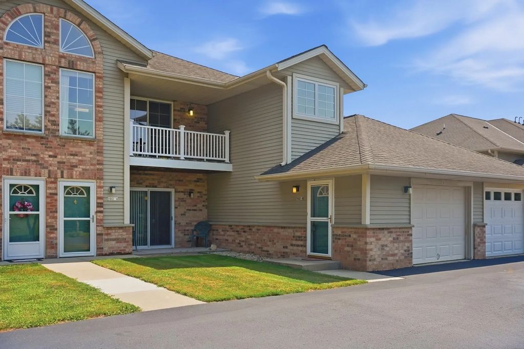 702 Shepherds Dr 8, West Bend