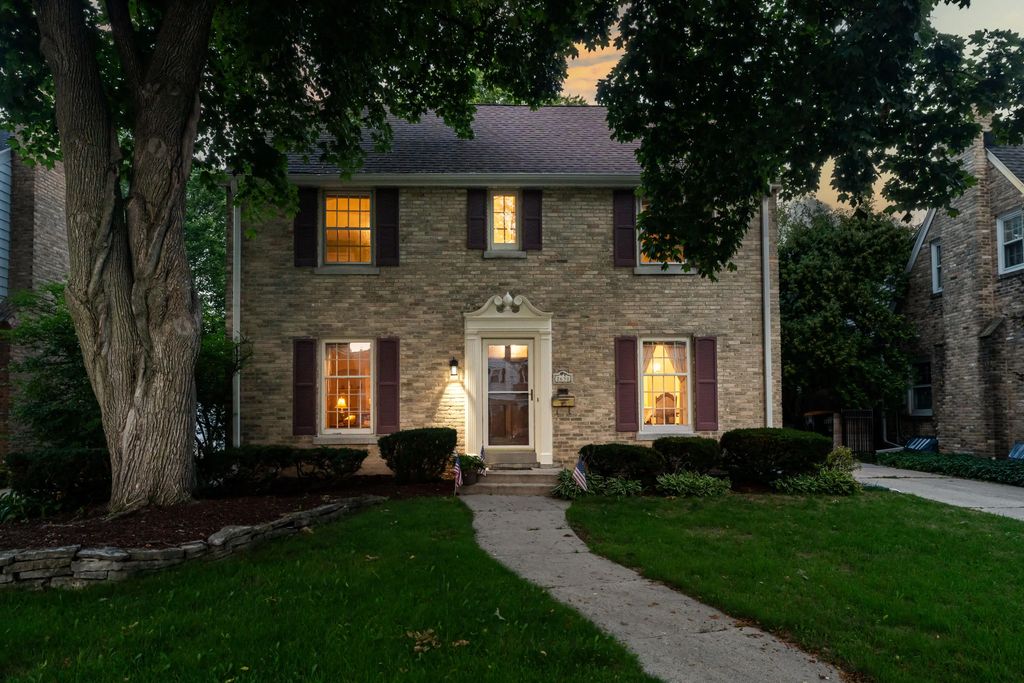 2630 N 88th St, Wauwatosa