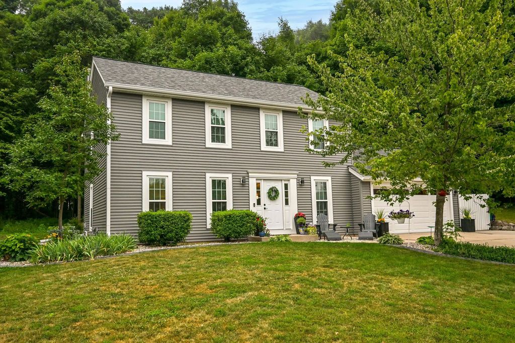 1864 Blackfoot Ct, Grafton