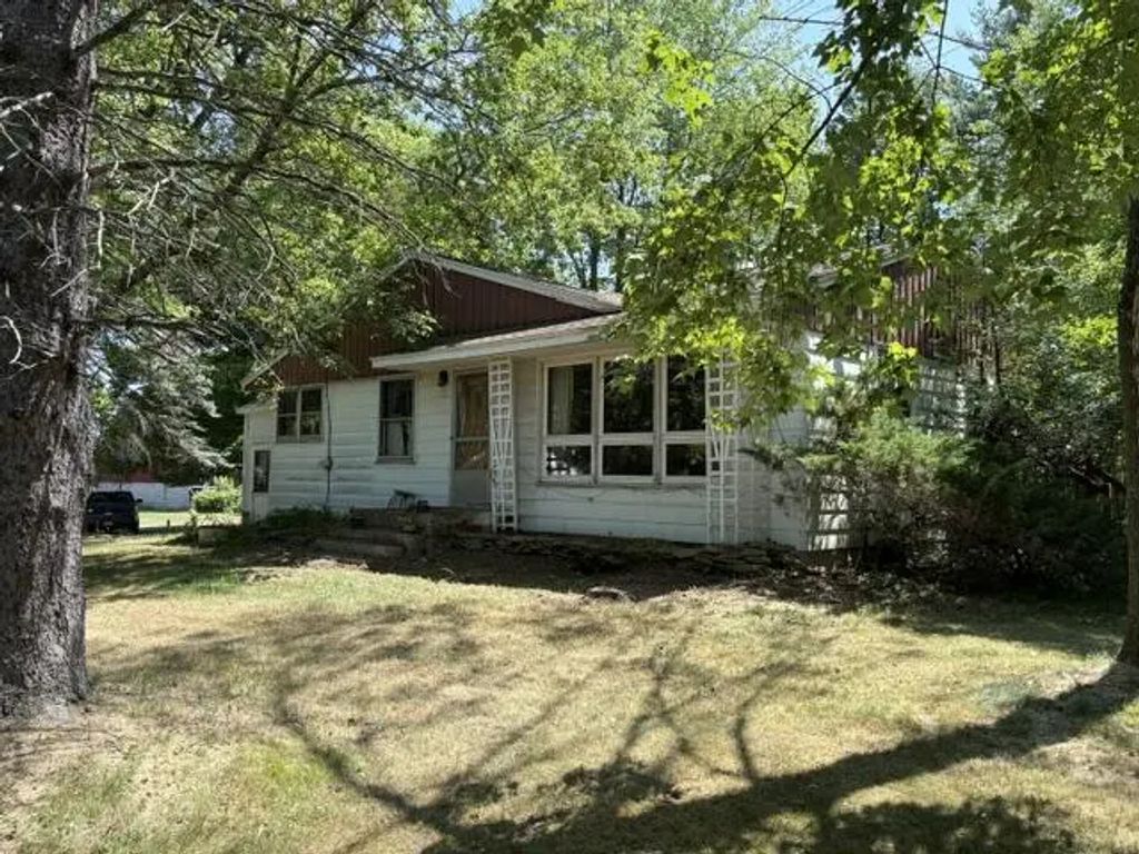 N4890 Schwalla Dr, Porterfield