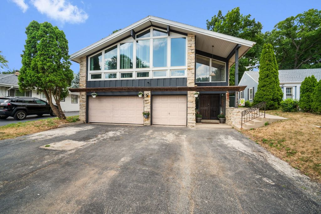 10340 W Rogers St, West Allis