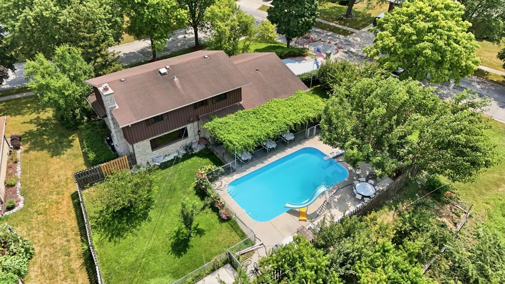 5050 Spruce Ct, Greendale