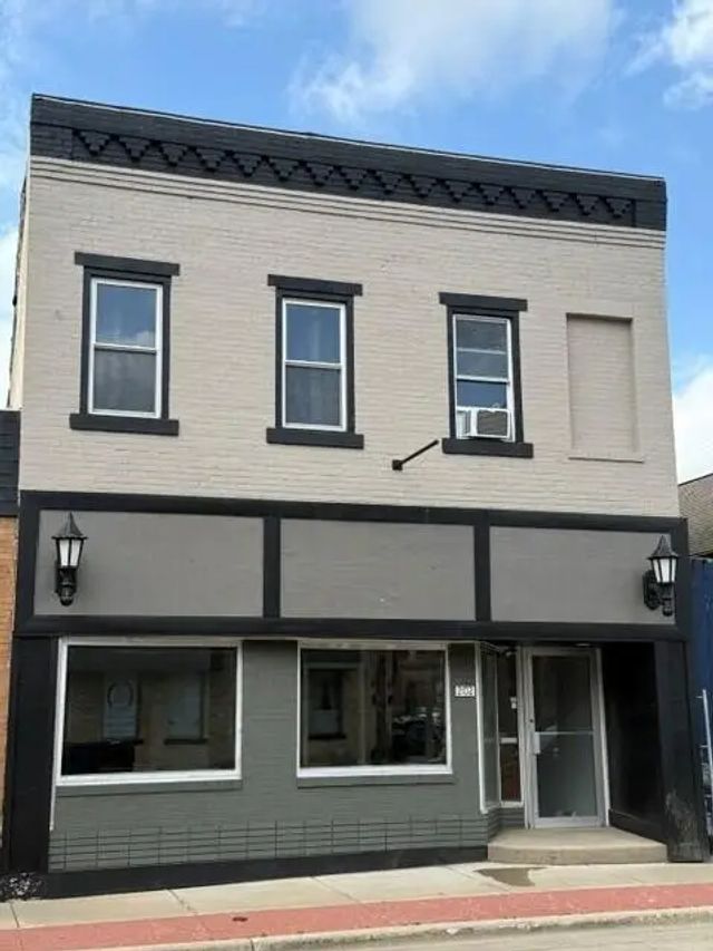 202 S 3rd St, Watertown