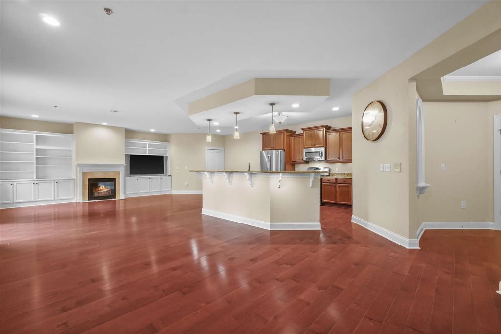 17490 Crest Hill Dr 10, Brookfield