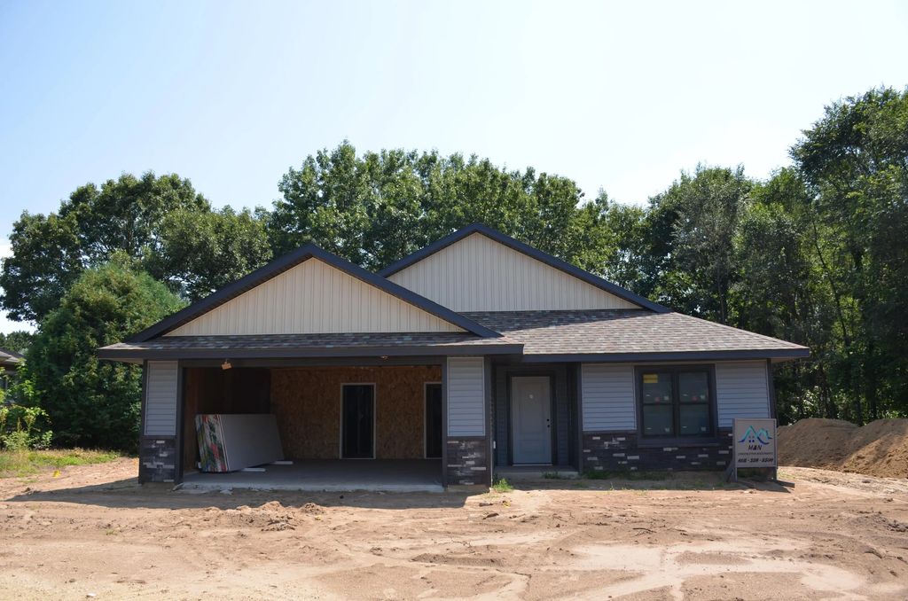906 Jackpine Dr, Holmen