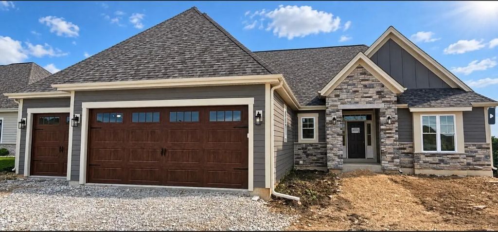 1607 Sauk Trl, Waukesha
