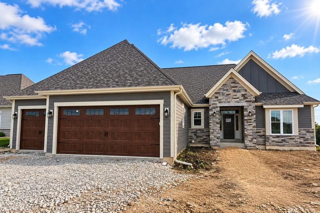 1607 Sauk Trl, Waukesha