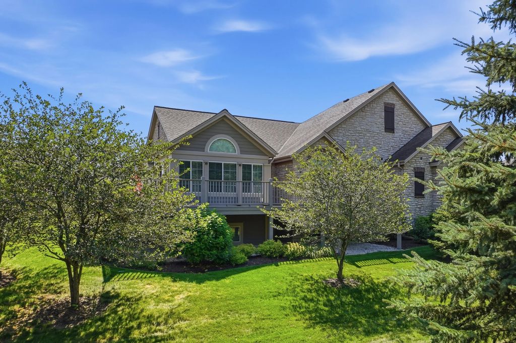 W250n4997 William Dr, Sussex