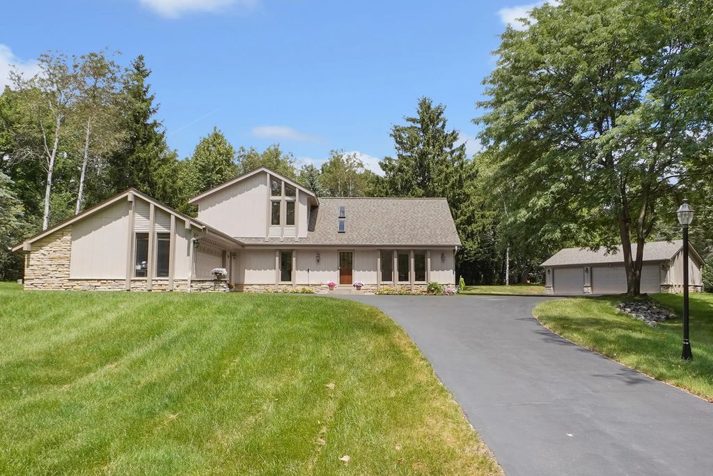 N11w31116 Bunker Hill Trl, Delafield