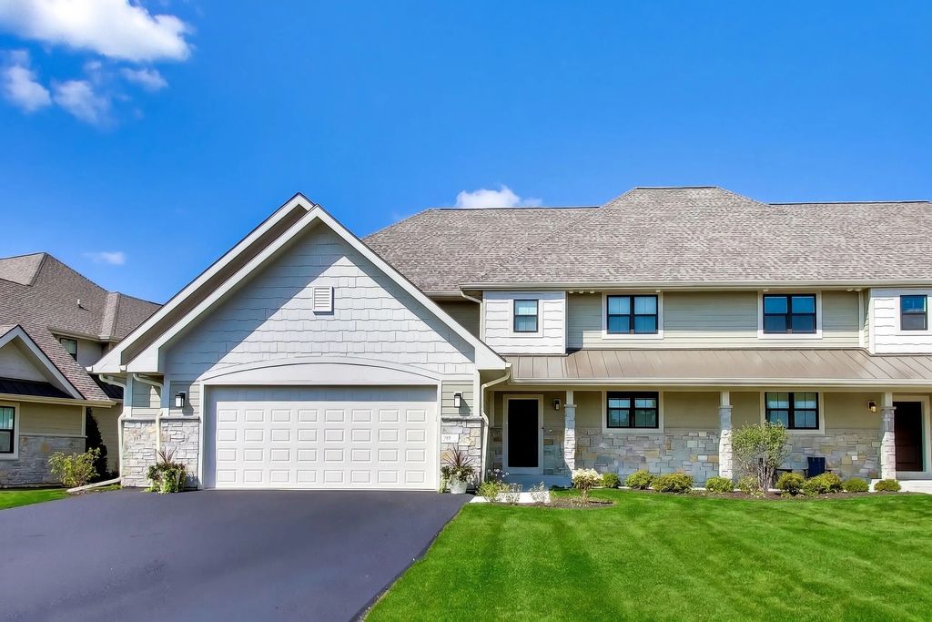 703 Greenview Cir 37, Geneva