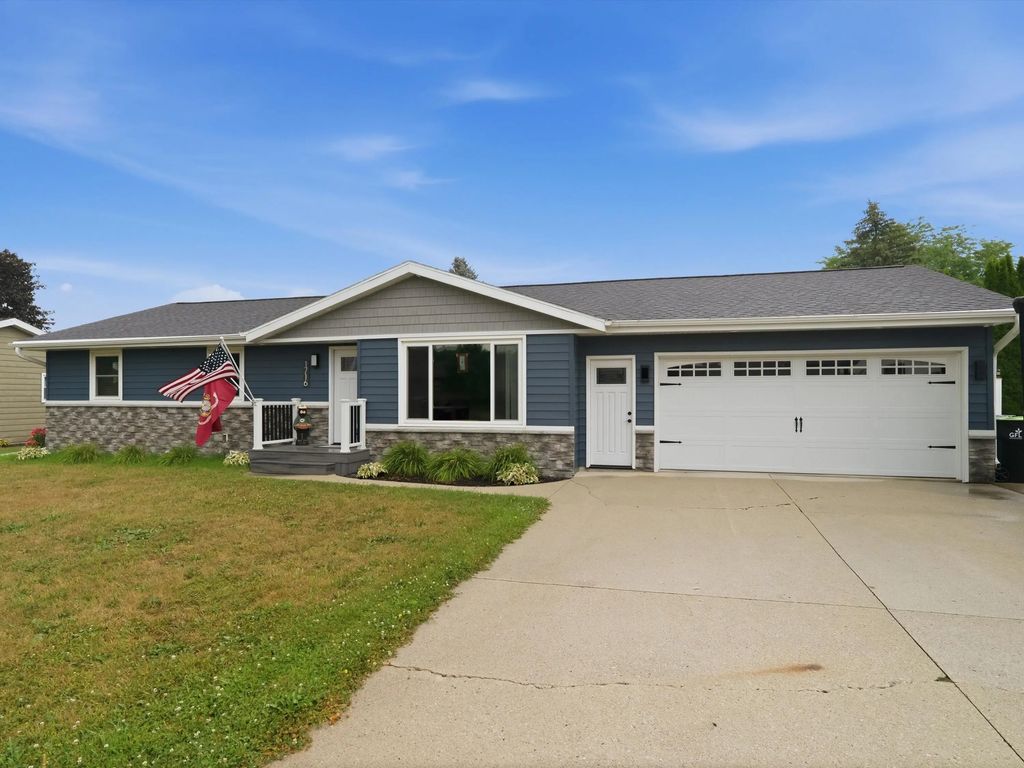1716 Eisenhower St, New Holstein