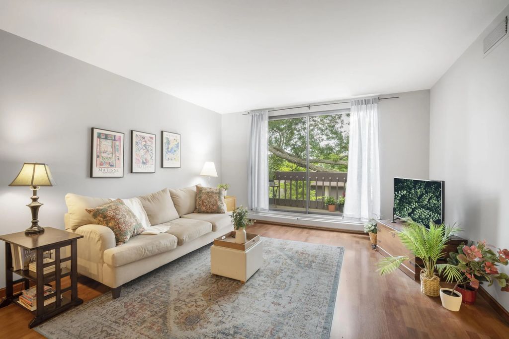 2200 W Good Hope Rd 317, Glendale