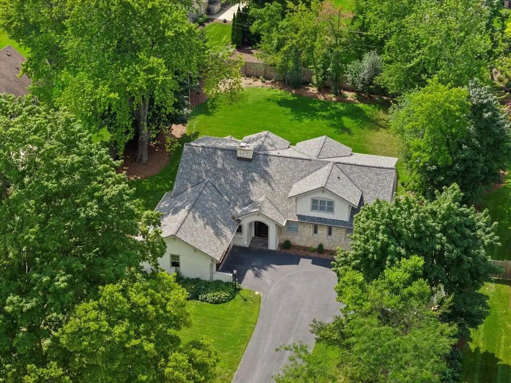 7857 N Lake Dr, Fox Point