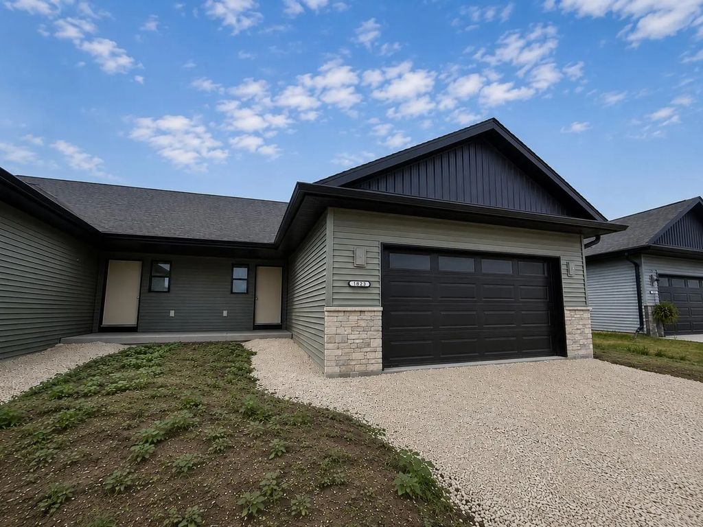1825 Fairlawn Ct, North Fond Du Lac