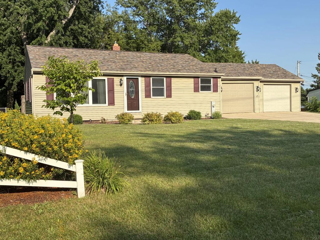 1309 Crestwood Dr, Green Bay