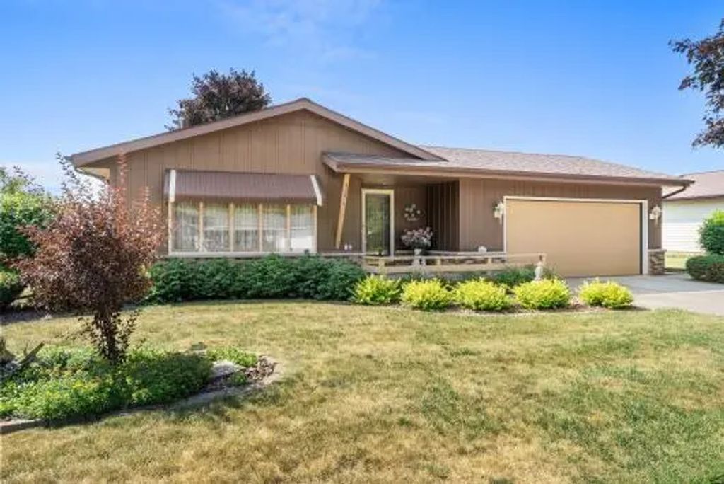 4321 Knuell St, Manitowoc